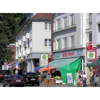 P1010120 Bushaltestelle und Geschäfte. | Fuhlsbüttler Straße - Fuhle, Hamburg Barmbek Nord